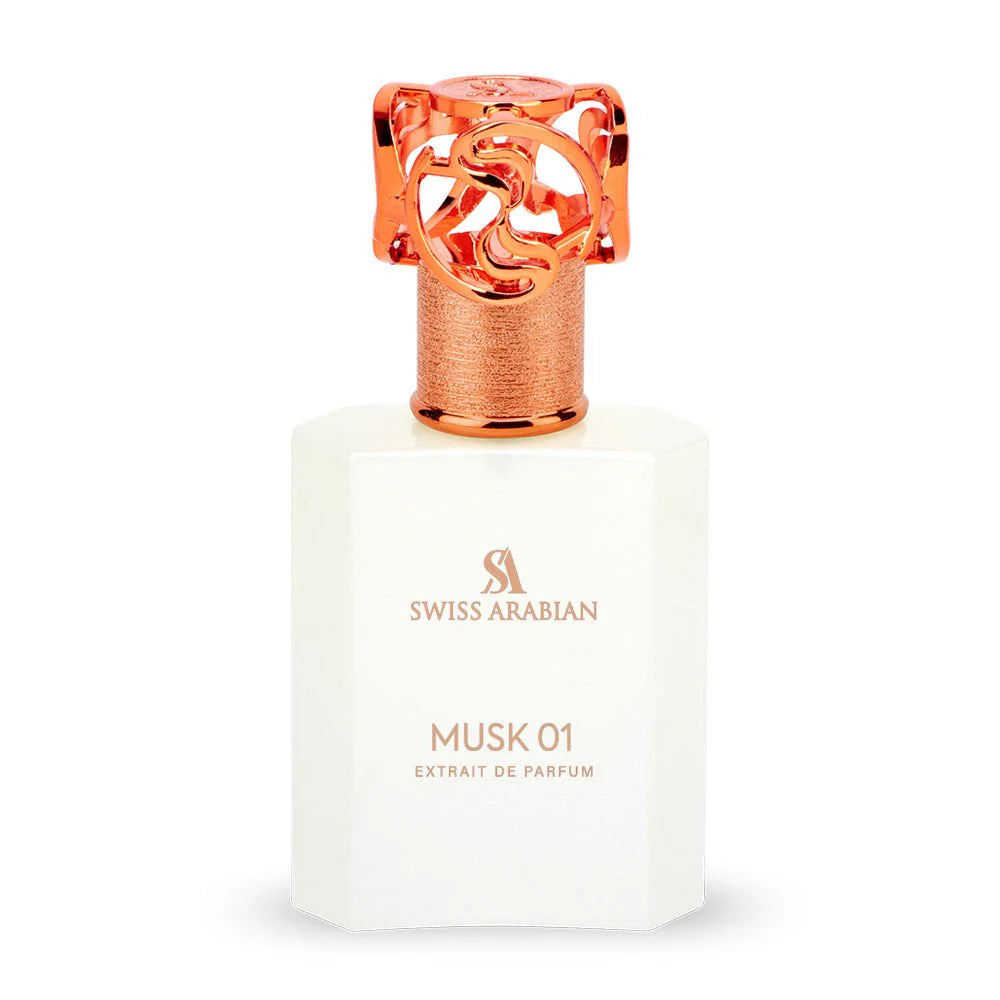Swiss Arabian Musk 01 Extrait de Parfum in una bottiglia bianca opaca con tappo ornamentale color oro rosa, isolato su uno sfondo chiaro.