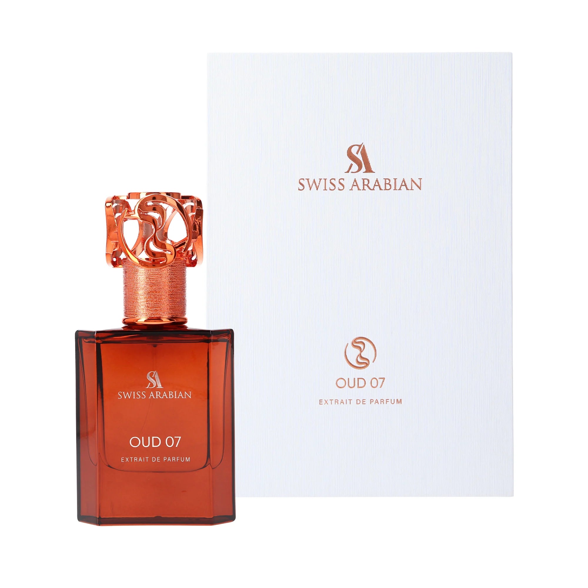 Swiss Arabian OUD 07 Extrait de Parfum con flacone in vetro ambrato e tappo ornamentale in rame accanto alla confezione originale bianca e testurizzata.